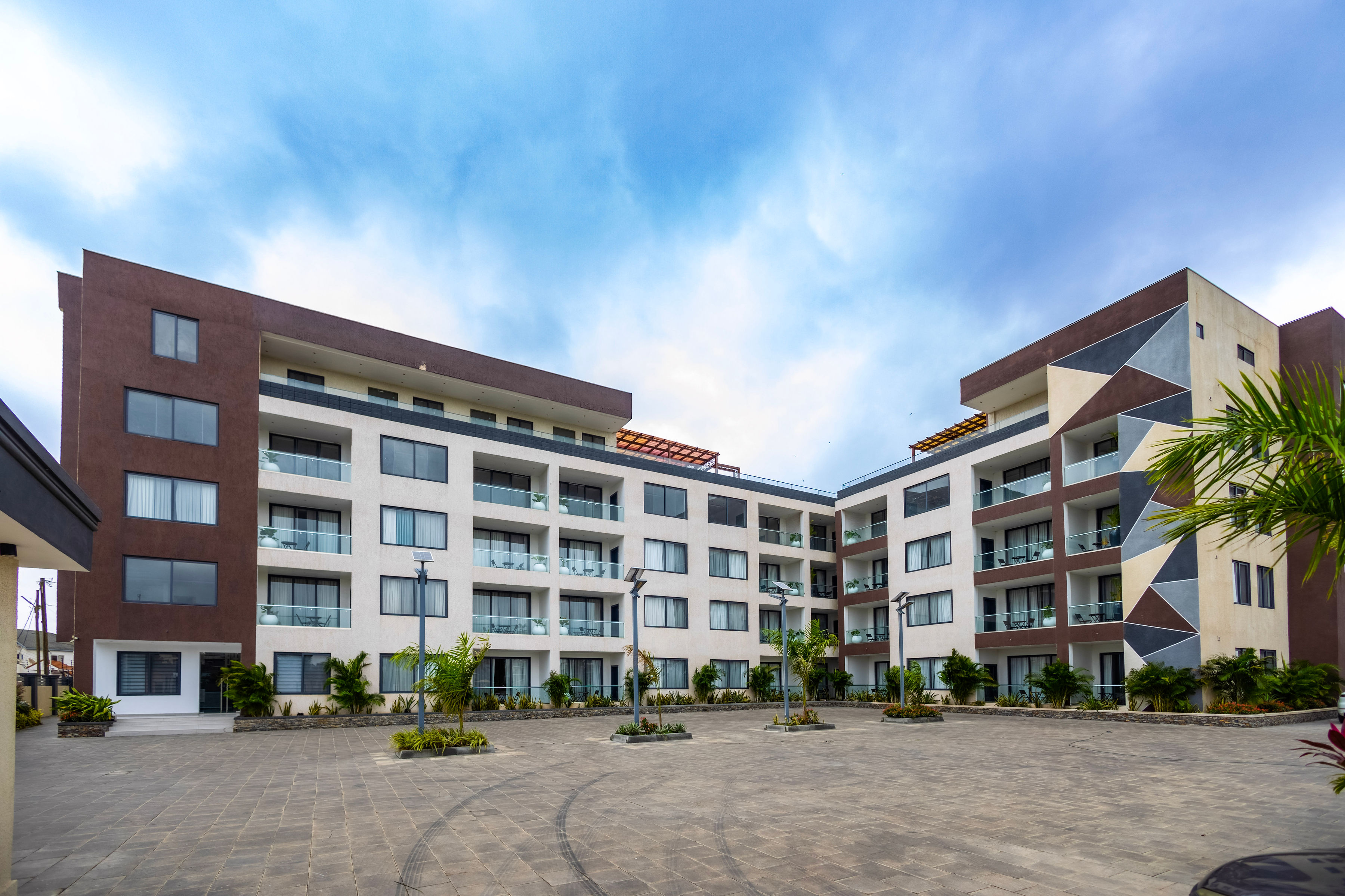 Wide view of the courtyard with the residential wings on three sides